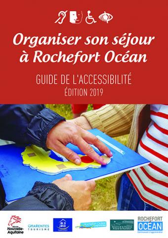 main d'enfants sur un plan relief