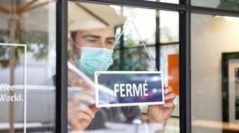 porte d'un commerce fermé