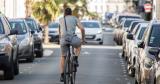 Homme à vélo dans Rochefort